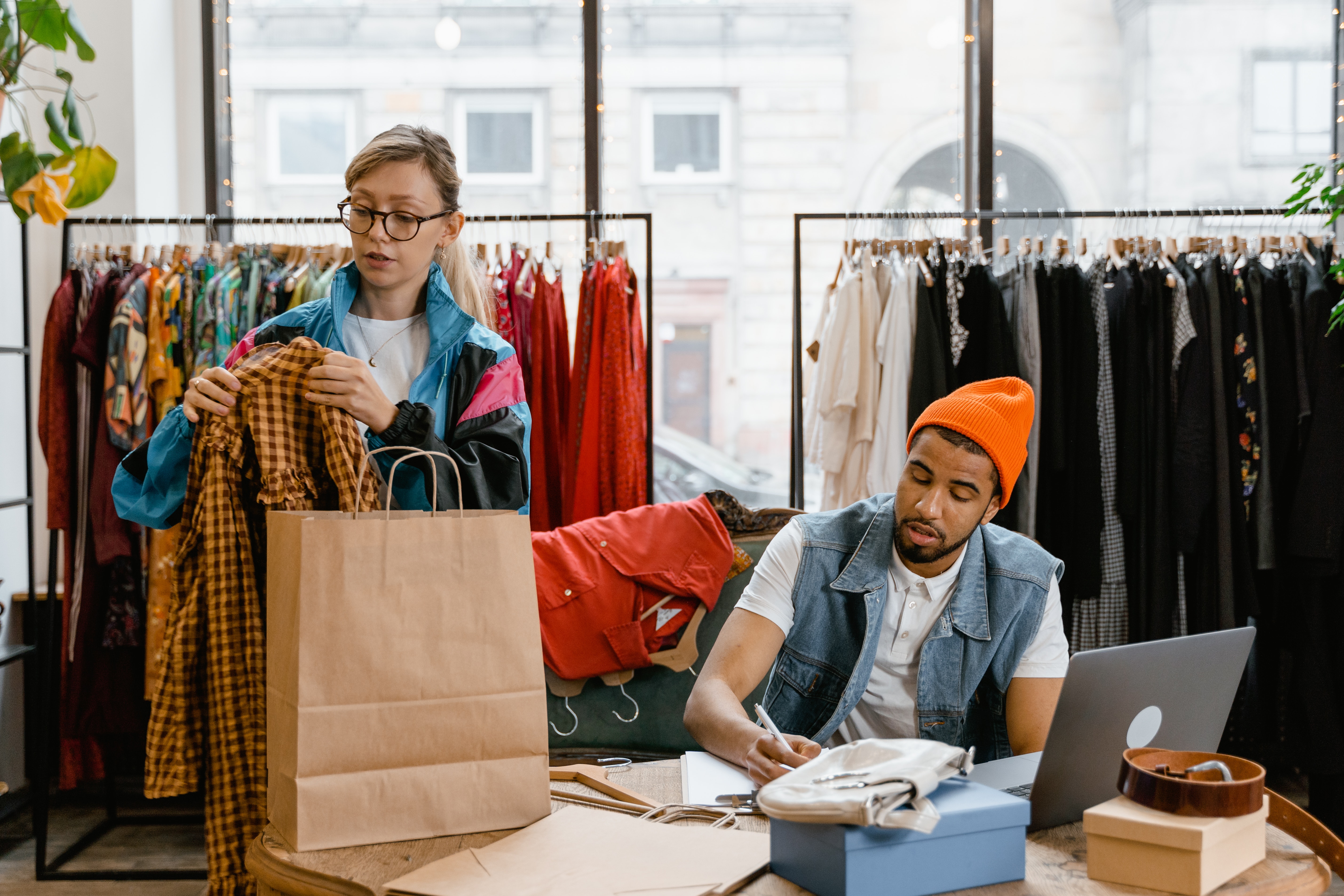 Curbside fashion Trends: How to Win the Pickup Battle.